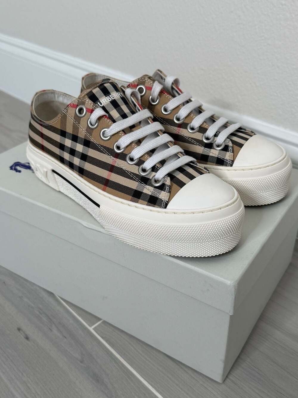 Authentic Burberry Archive Beige Vintage Check Sneakers US 8 EU 38.5 BoxDustBag - Picture 10 of 10